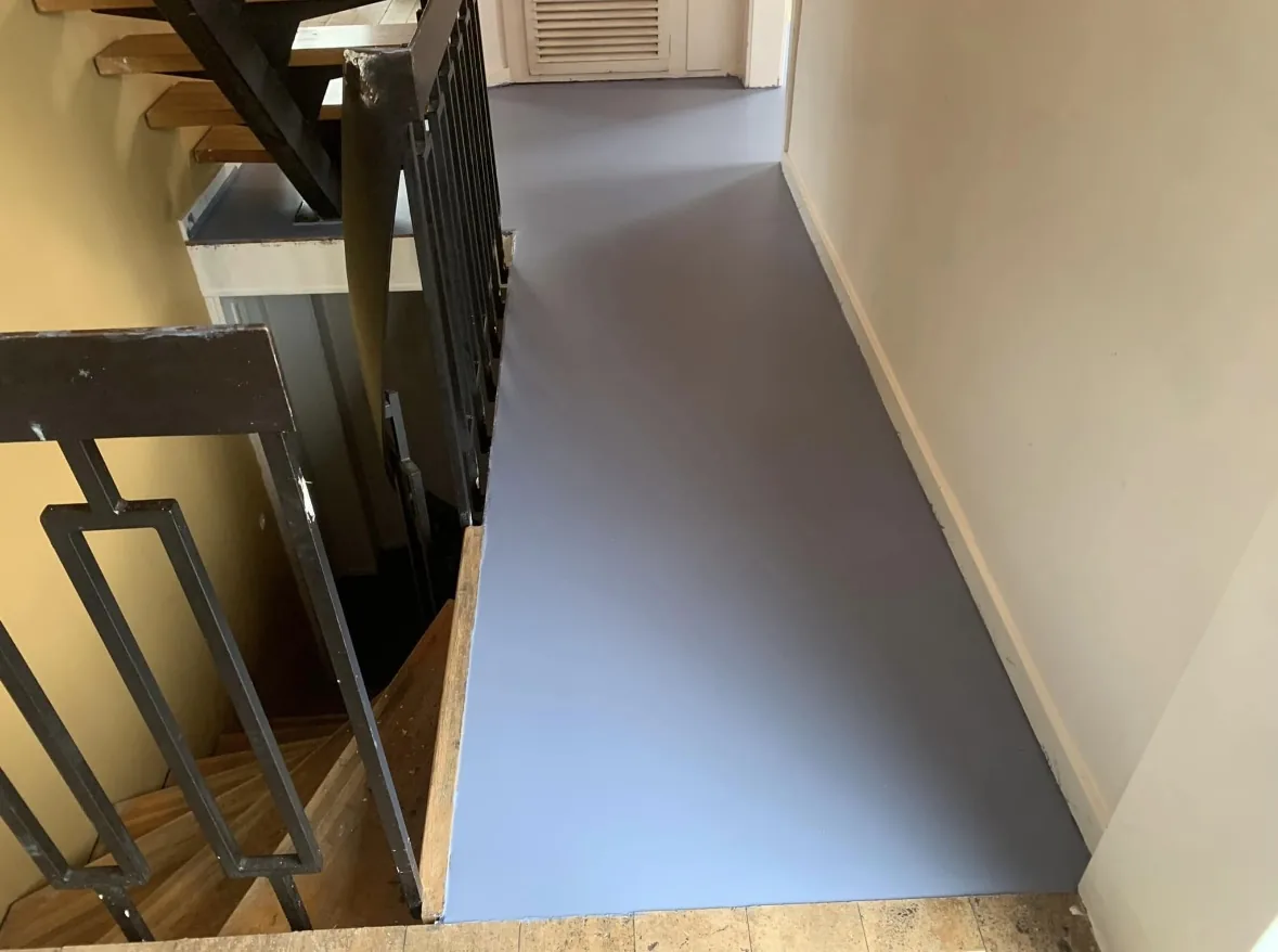 Polyurethane floor in a Costa del Sol villa — colour application, satin